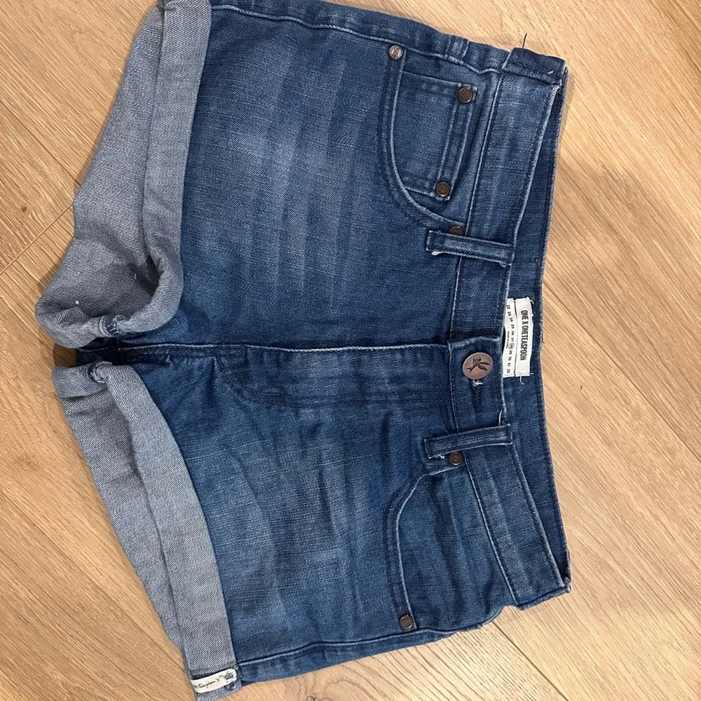One by One Teaspoon denim shorts size 28; like new! - Picture 2 of 9